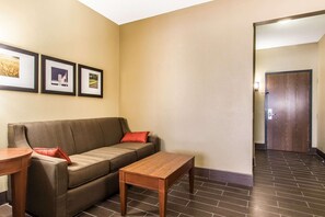 In-room safe, desk, iron/ironing board, rollaway beds - Comfort Suites Effingham Central (Effingham)