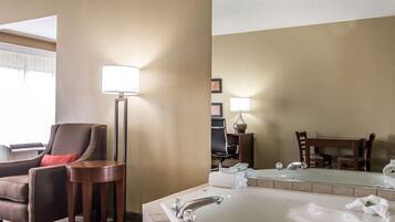 Zimmersafe, Schreibtisch, BĂŒgeleisen/BĂŒgelbrett, Zustellbetten