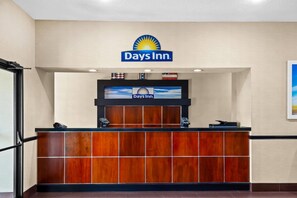 Lobby - Days Inn by Wyndham Collinsville/St. Louis (Collinsville)