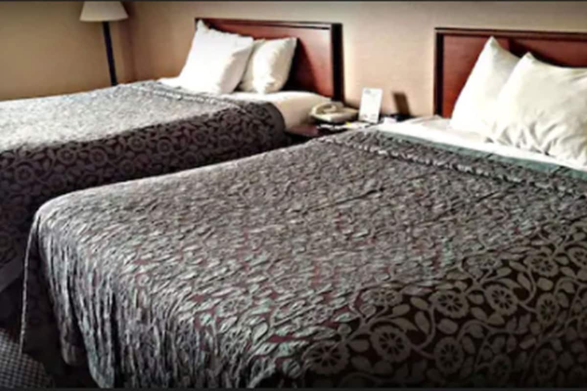Premium bedding, in-room safe, desk, iron/ironing board