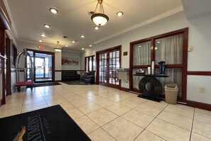 Lobby - Baymont by Wyndham Decatur IL North (Forsyth)