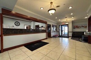 Lobby - Baymont by Wyndham Decatur IL North (Forsyth)