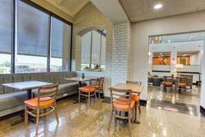 Free daily buffet breakfast  - Drury Inn & Suites St. Louis Collinsville (Collinsville)