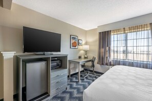Junior Single Room, 1 King Bed with Sofa bed, Non Smoking | 1 bedroom, premium bedding, pillowtop beds, individually furnished