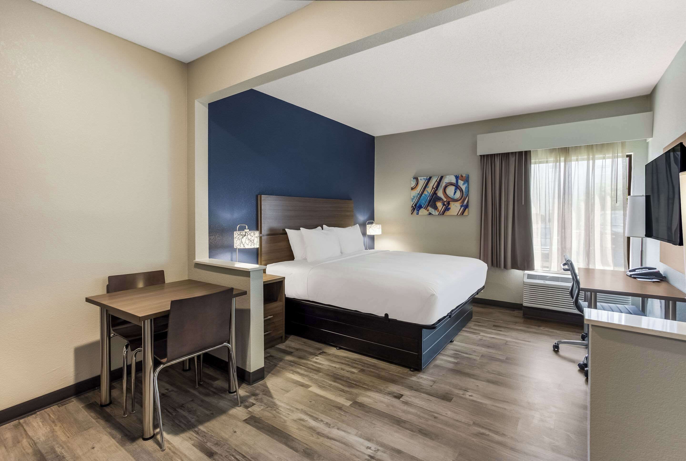 Literie de qualité, lit avec matelas à plateau-coussin, bureau