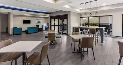 MainStay Suites Bourbonnais - Kankakee