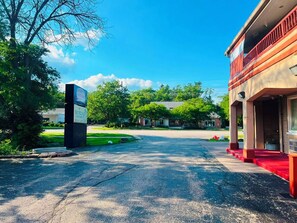 Property entrance - Barrington Hotel Schaumberg Near I 90 (Barrington)