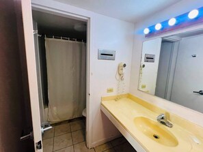 Room, 2 Queen Beds | Bathroom | Free toiletries, towels - Barrington Hotel Schaumberg Near I 90 (Barrington)