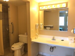 Combined shower/tub, free toiletries, hair dryer, towels - FairBridge Inn Express, Barrington (Barrington)