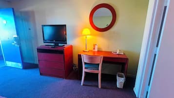 King Bed Non-Smoking | Desk, WiFi (free), alarm clocks, bed sheets
