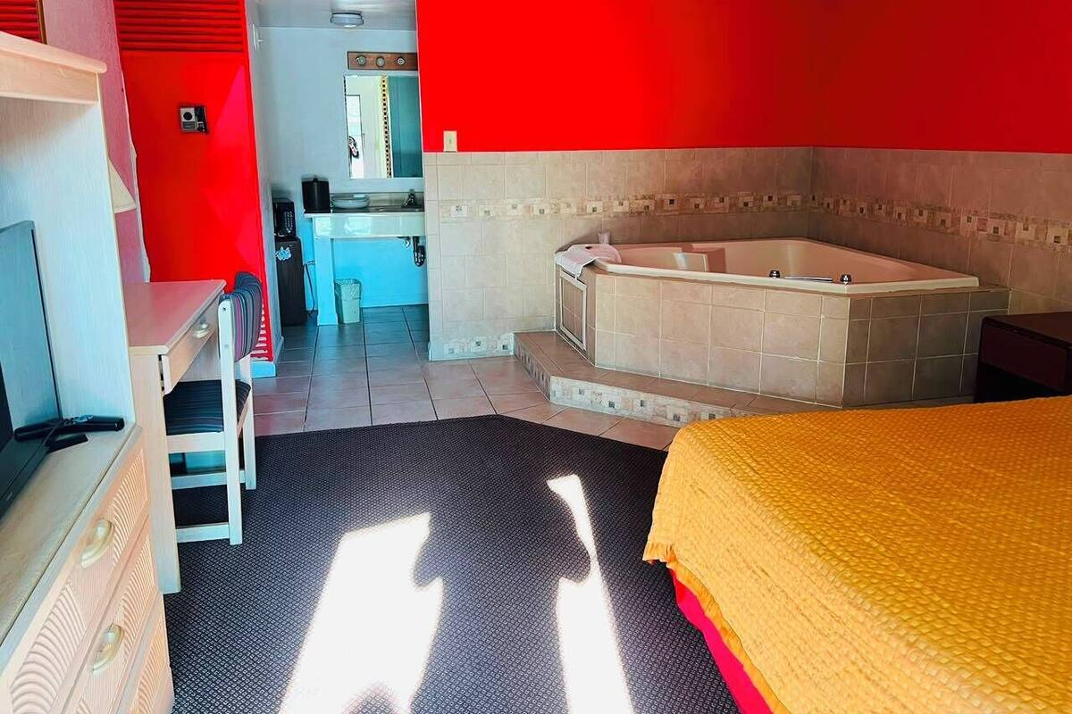 Room, Non Smoking, Jetted Tub | Desk, WiFi (free), alarm clocks, bed sheets