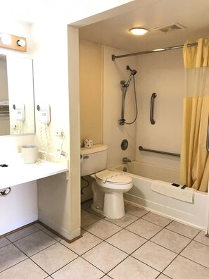 Desk, iron/ironing board, WiFi (free), alarm clocks - FairBridge Inn Express, Barrington (Barrington)