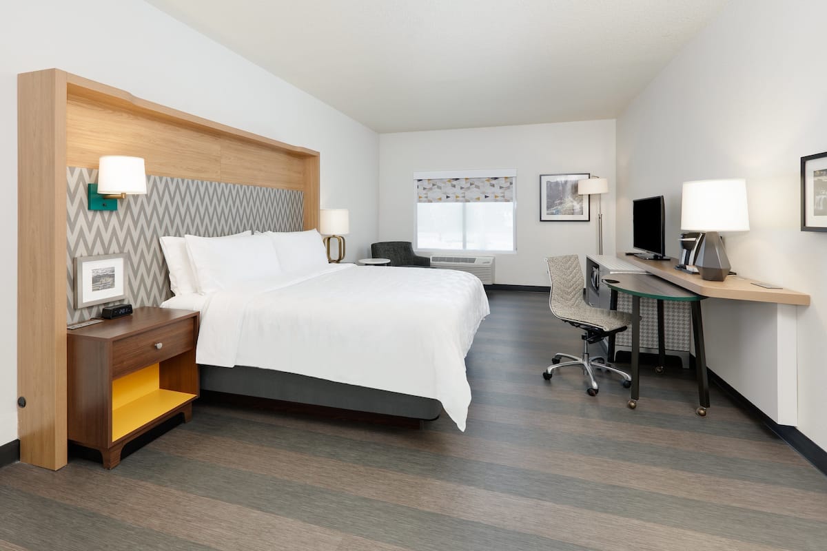 1 Schlafzimmer, Schreibtisch, Bügeleisen/Bügelbrett