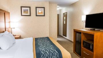 Desk, iron/ironing board, free WiFi, bed sheets