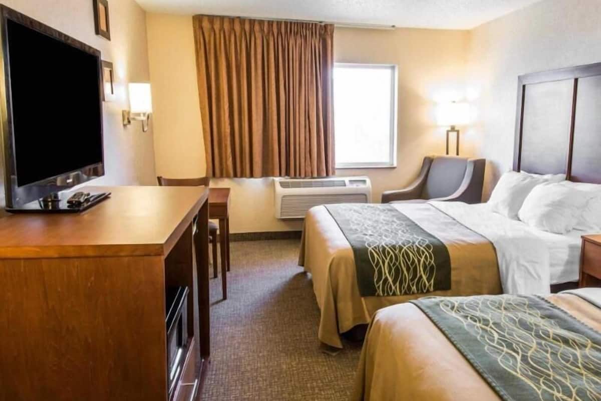 Desk, iron/ironing board, free WiFi, bed sheets