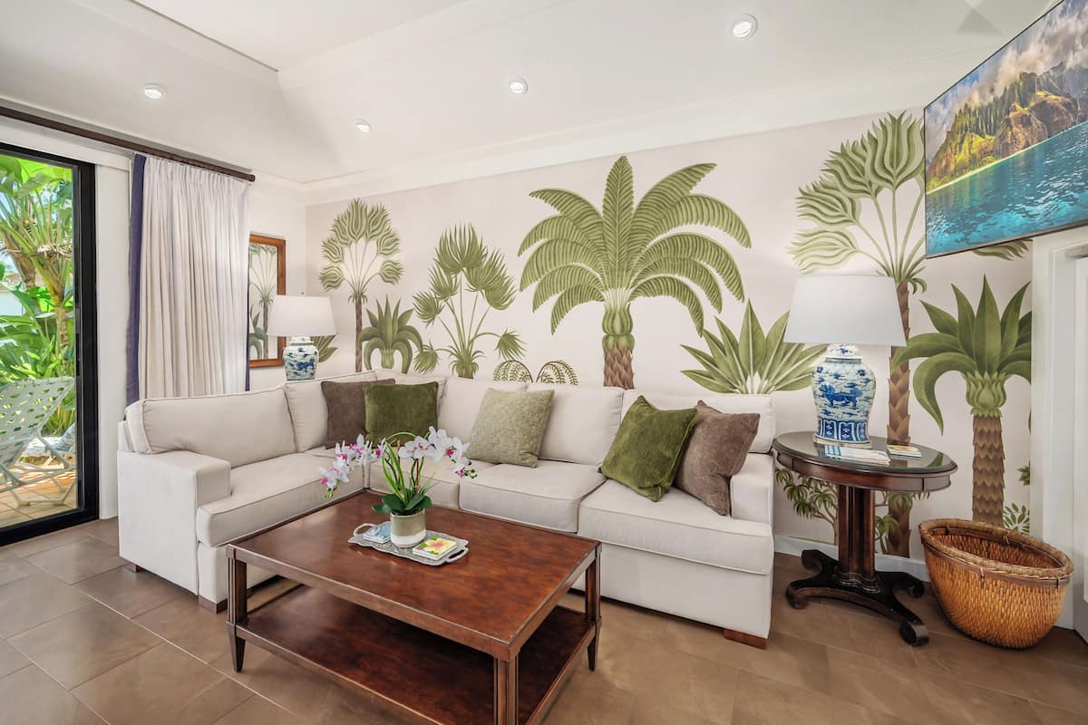 Royal Room, 1 Bedroom, Garden View (Unit 0150 ,1Bath) | Living area