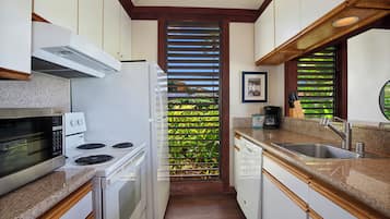 ๋ฃธ, ์นจ์ค 1๊ฐ, ๋ฐ๋ค ์ ๋ง (Unit 132 ,1Bath) | ์ ์ฉ ์ฃผ๋ฐฉ | ๋์ฅ๊ณ , ์ ์๋ ์ธ์ง, ์ค๋ธ, ์ฟกํ