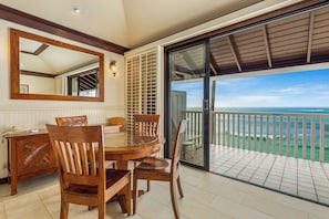 Room, 1 Bedroom, Oceanfront (Unit 195, 1 Bath) | In-room dining