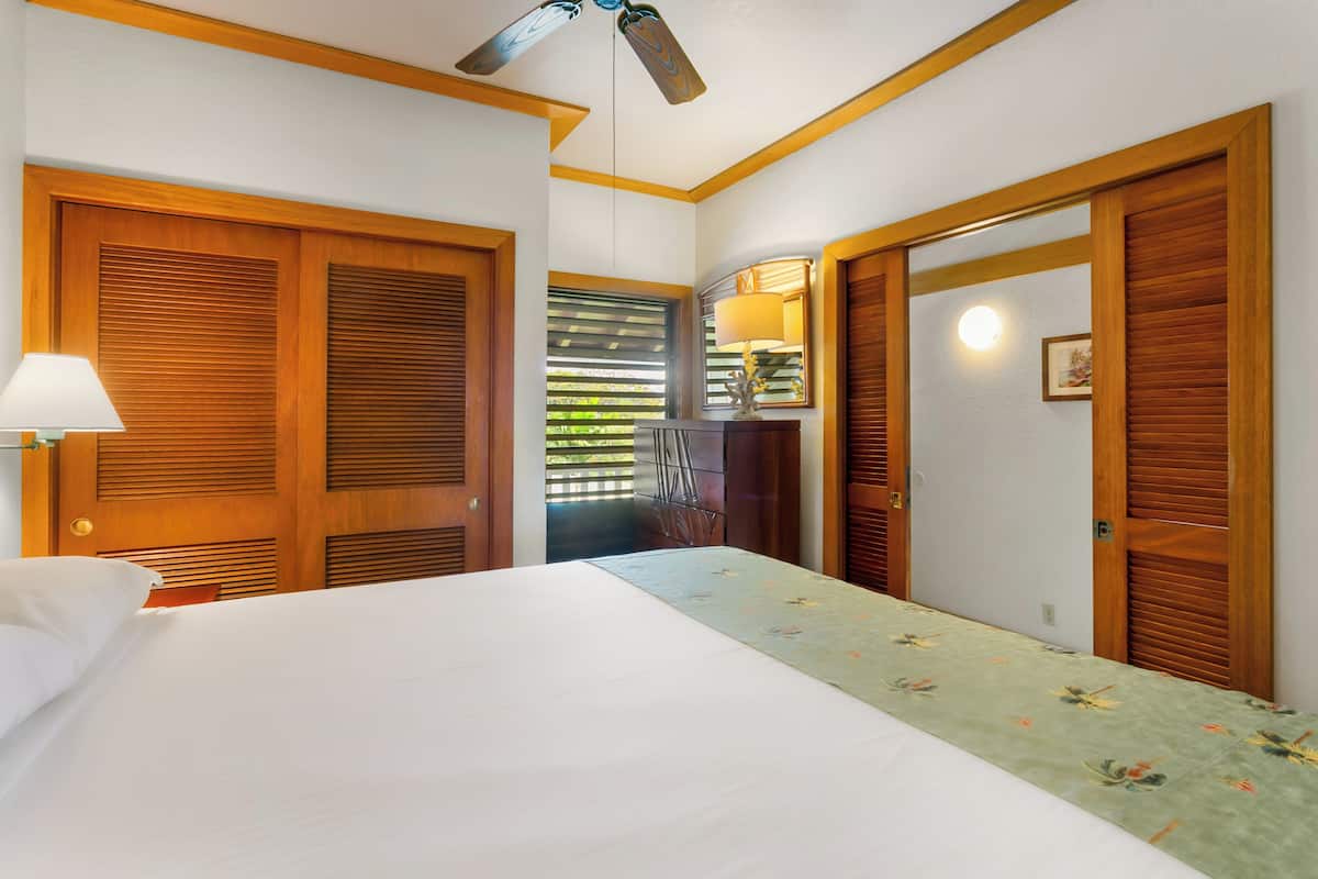 Zimmer, 1 Schlafzimmer, eingeschränkter Meerblick (Unit 317 ,1Bath) | Zimmersafe, individuell dekoriert, individuell eingerichtet