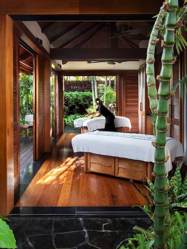 Couples treatment rooms, sauna, hot tub, body treatments, aromatherapy