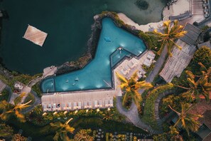 7 室外游泳池，收费帐篷屋，池畔遮阳伞