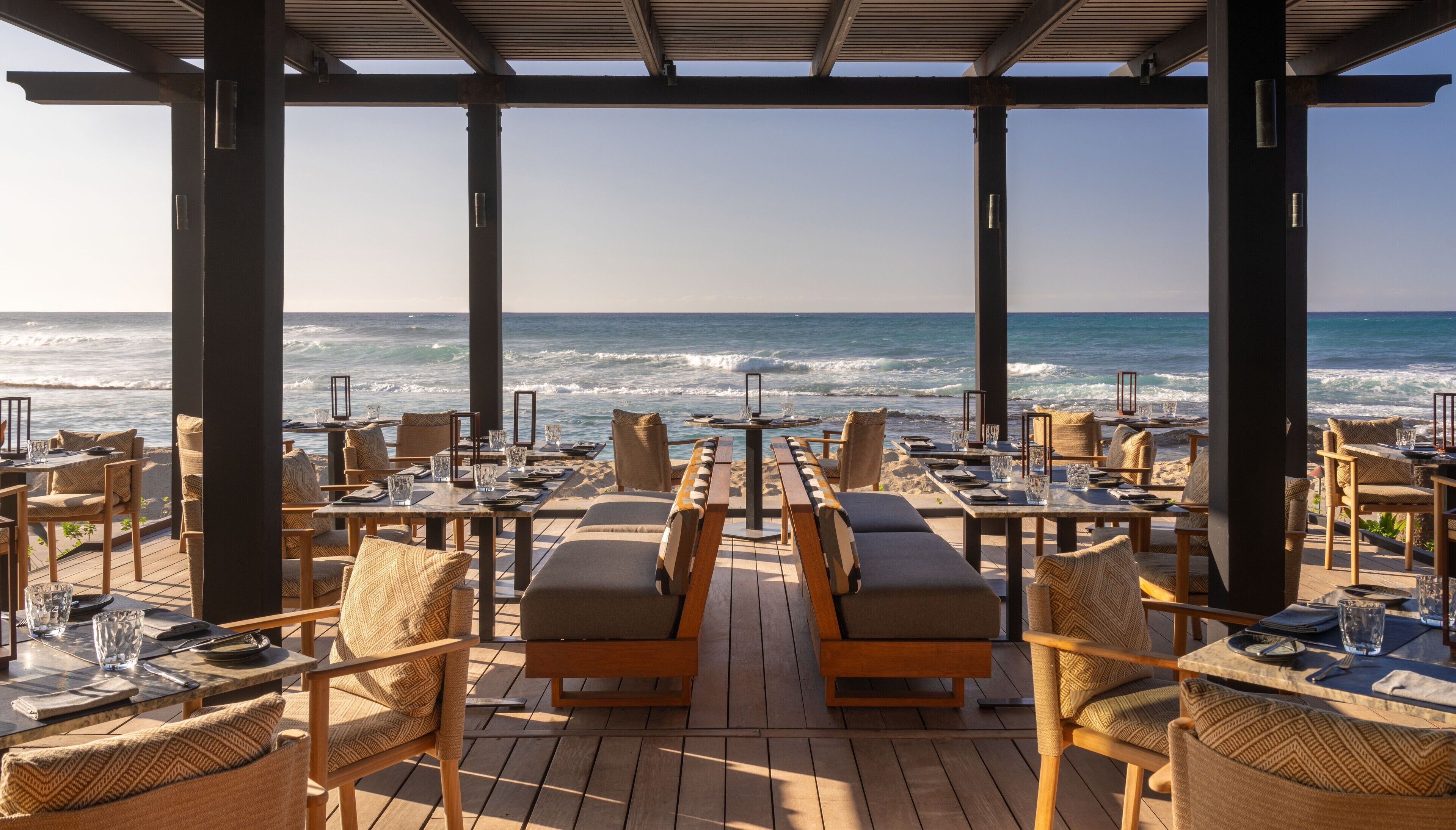 5 restaurants; breakfast, lunch, and dinner served