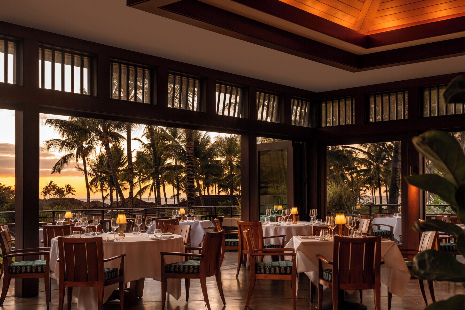 5 restaurants; breakfast, lunch and dinner served 