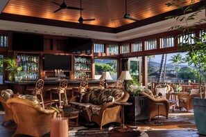 5 restaurants, breakfast, lunch, dinner served; Italian cuisine