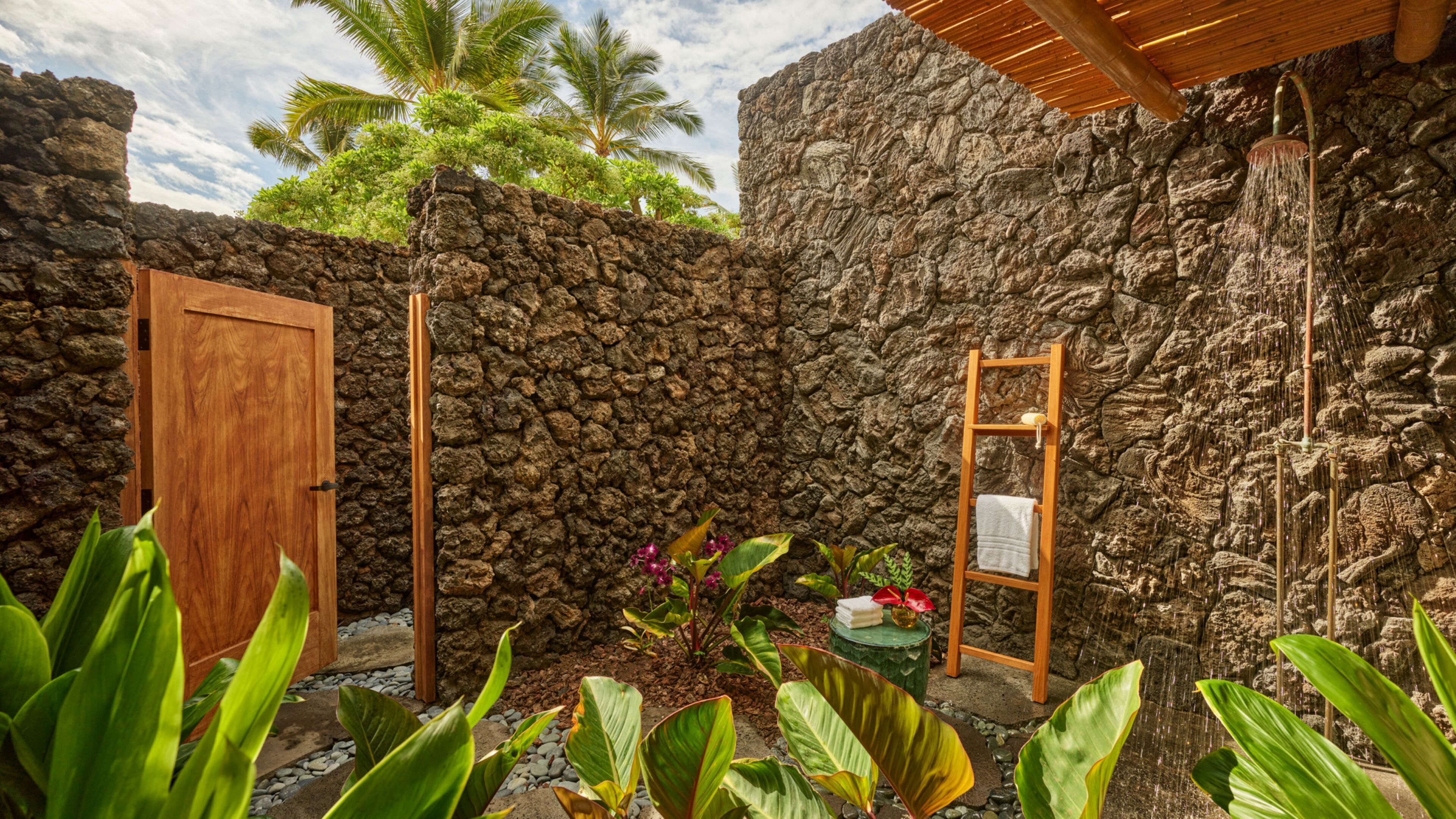 suite, 1 bedroom (ho'onanea) | bathroom | separate bathtub and shower, jetted bath, designer toiletries