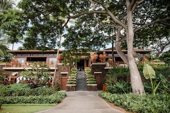 Hotel exterior and entrance at Four Seasons Resort Hualalai
