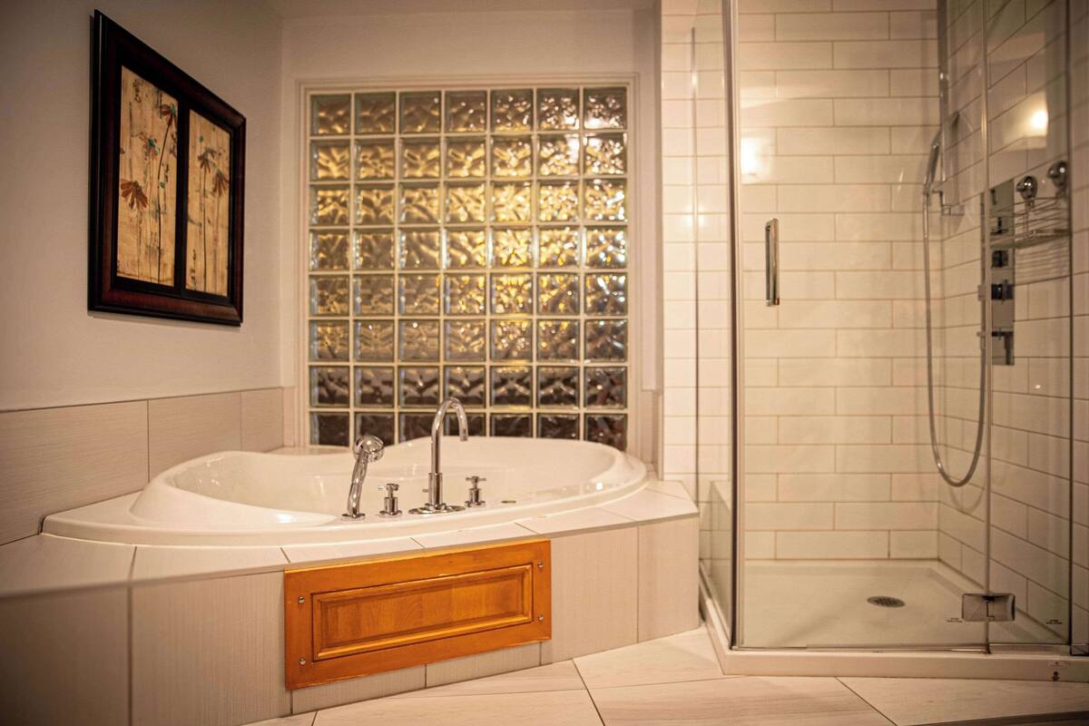 premium bedding, minibar, desk, iron/ironing board