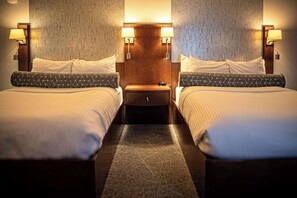 Quarto standard, 2 camas de casal, para não fumantes | Roupas de cama premium, frigobar, escrivaninha