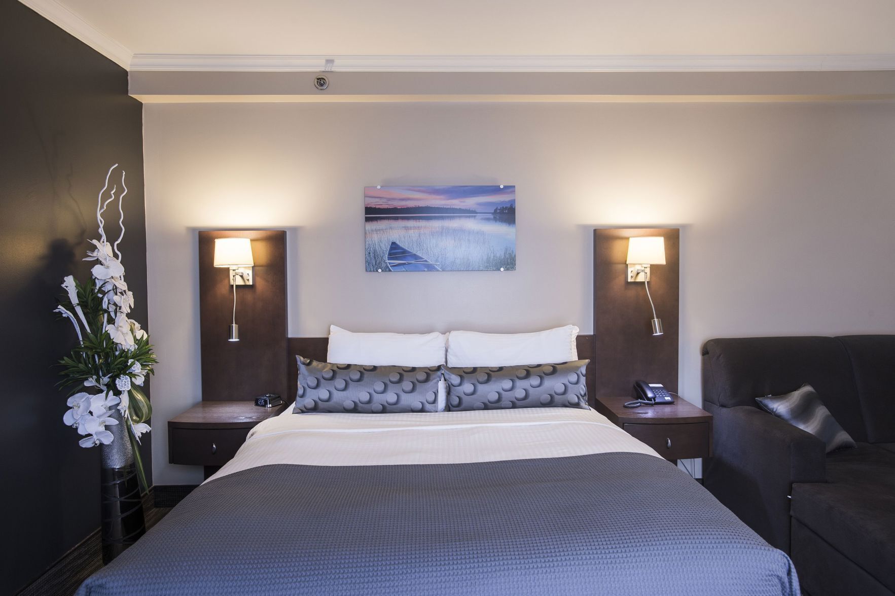 Premium bedding, minibar, desk, iron/ironing board