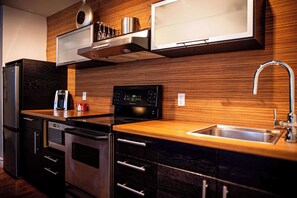 Ropa de cama de alta calidad, minibar y escritorio 