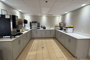 Free daily continental breakfast 