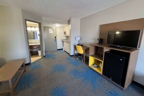 Suite, 1 King-Bett | Schreibtisch, Verdunkelungsvorhänge, Bügeleisen/Bügelbrett