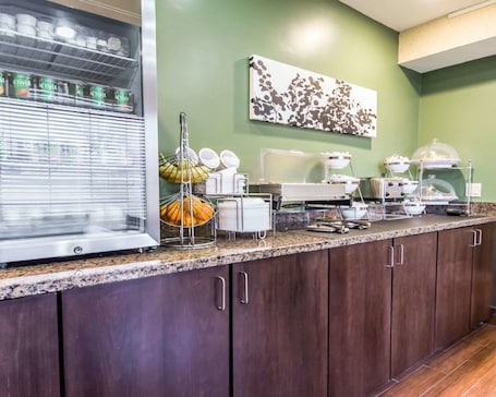Free on-the-go breakfast on weekends