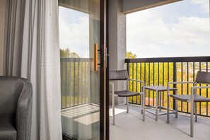 Ropa de cama de alta calidad, escritorio, cortinas opacas