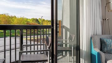 Habitación, 2 camas de matrimonio, balcón | Ropa de cama de alta calidad, escritorio, cortinas opacas