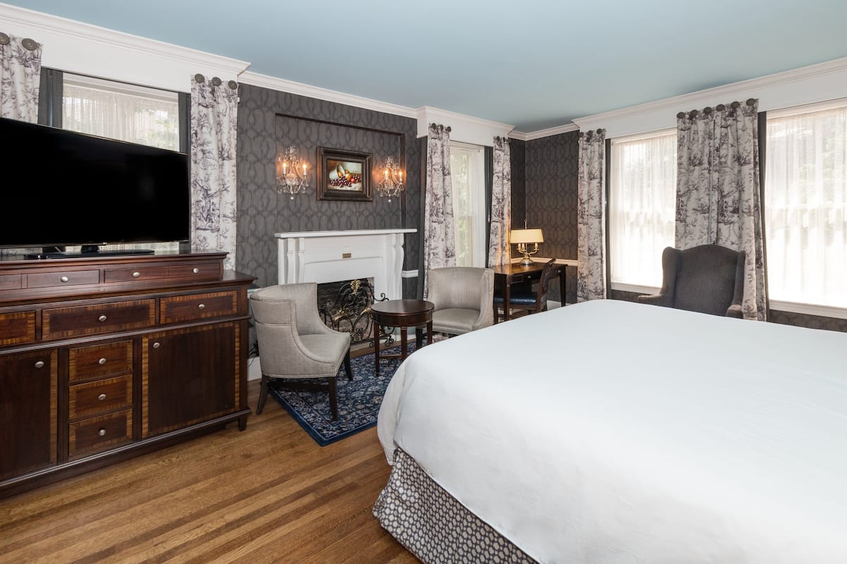 Room, 1 King Bed (Governor Calvert Historic)