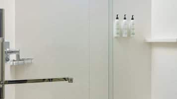 Duschwanne, Komfortbadewanne, kostenlose Toilettenartikel, Haartrockner