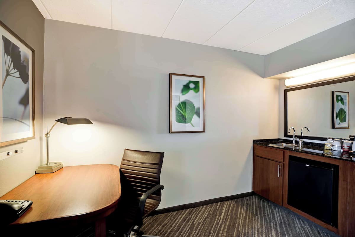 Premium bedding, in-room safe, individually furnished, desk