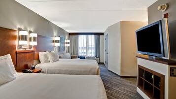 Zimmer, barrierefrei, Badewanne (Two Queen Beds) | Hochwertige Bettwaren, Zimmersafe, Schreibtisch