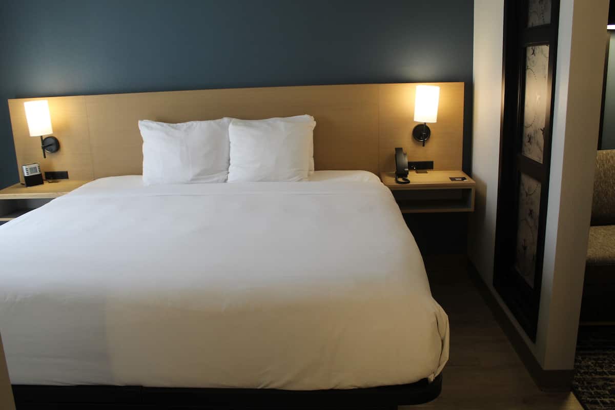 Premium bedding, in-room safe, individually furnished, desk
