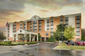 Situated on a US street, this hotel features a modern design with a symmetrical facade and large windows.