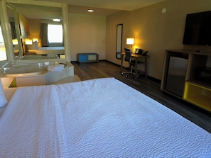 Studio Suite, 1 King Bed, Non Smoking