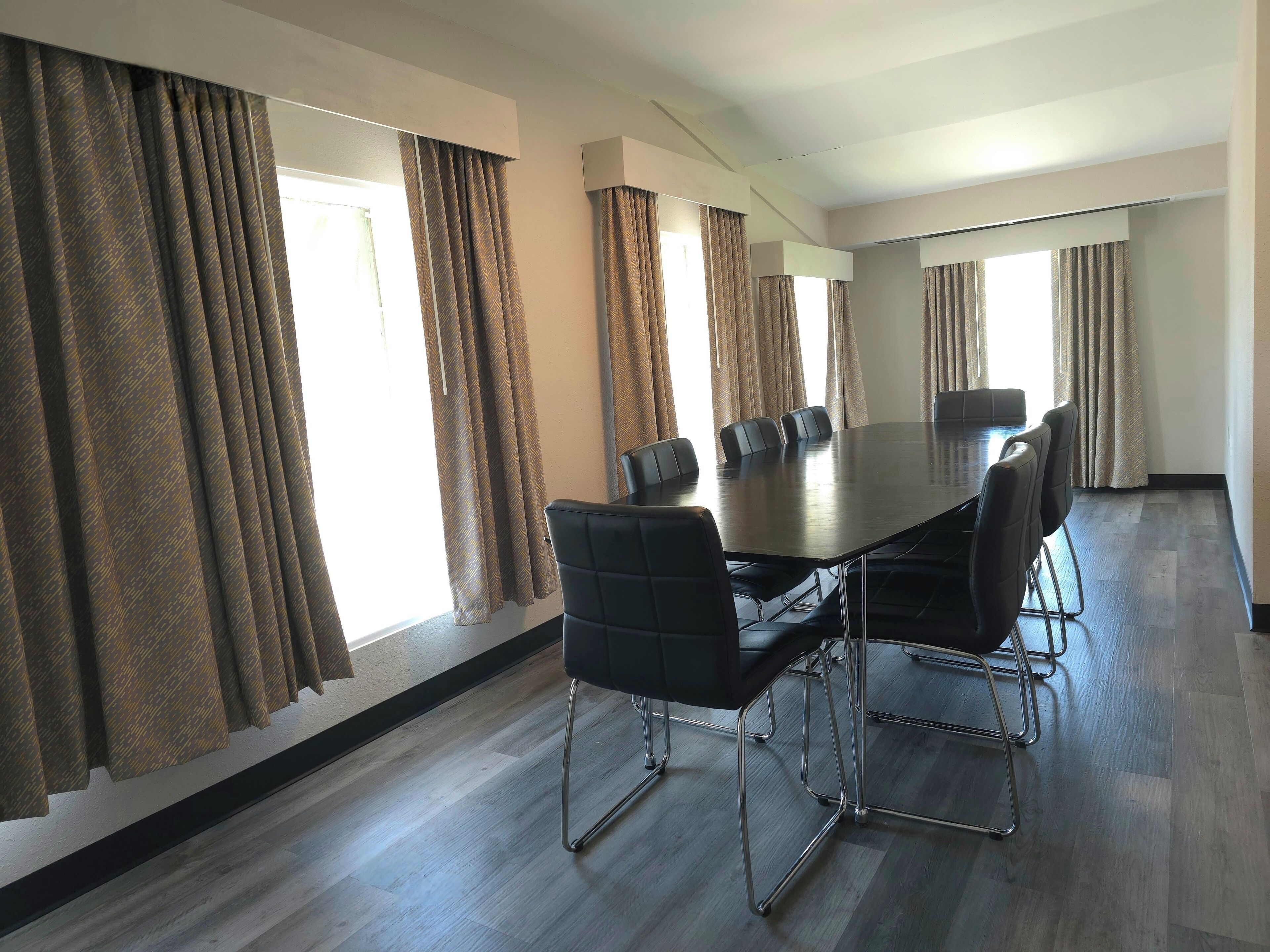 Suite, Multiple Beds, Non Smoking (Lighthouse Suite) | In-room dining