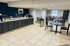 Free daily on-the-go breakfast - Days Inn & Suites by Wyndham Port Huron (Port Huron)