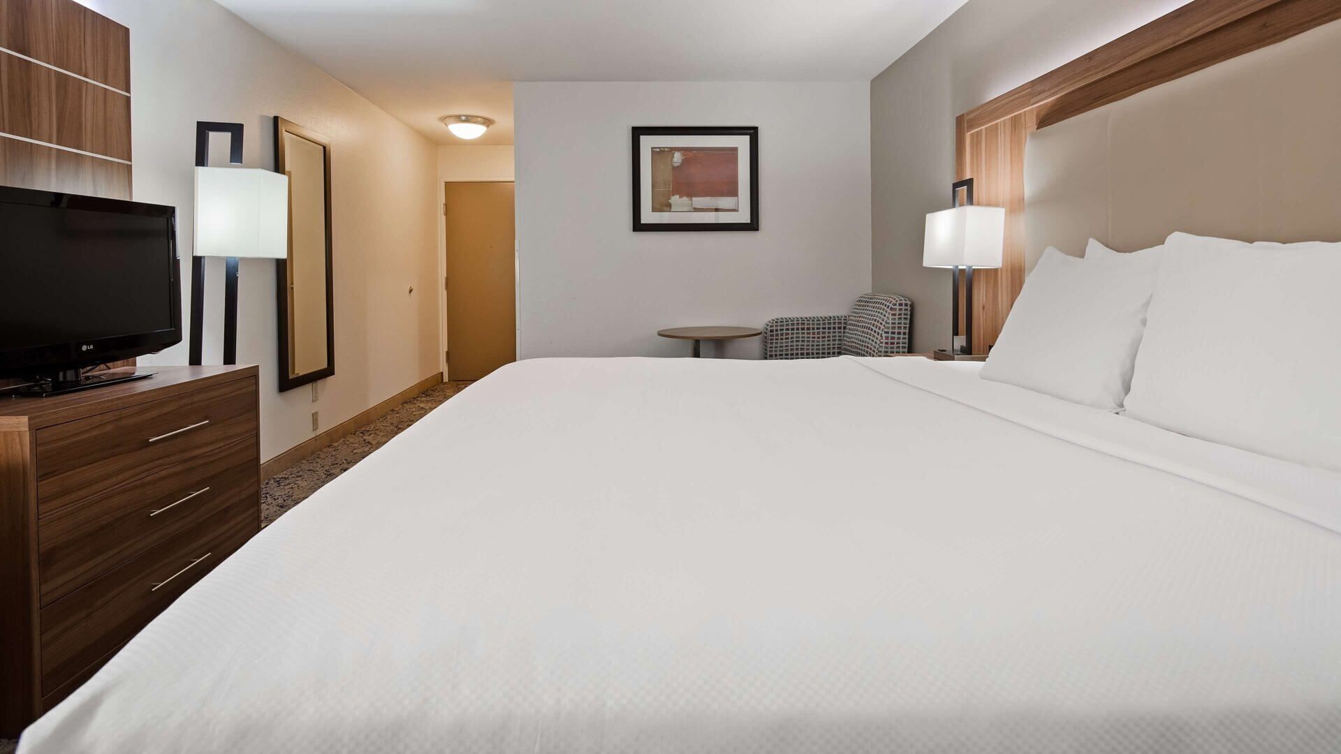 Ropa de cama de alta calidad, camas con pillow-top y escritorio 