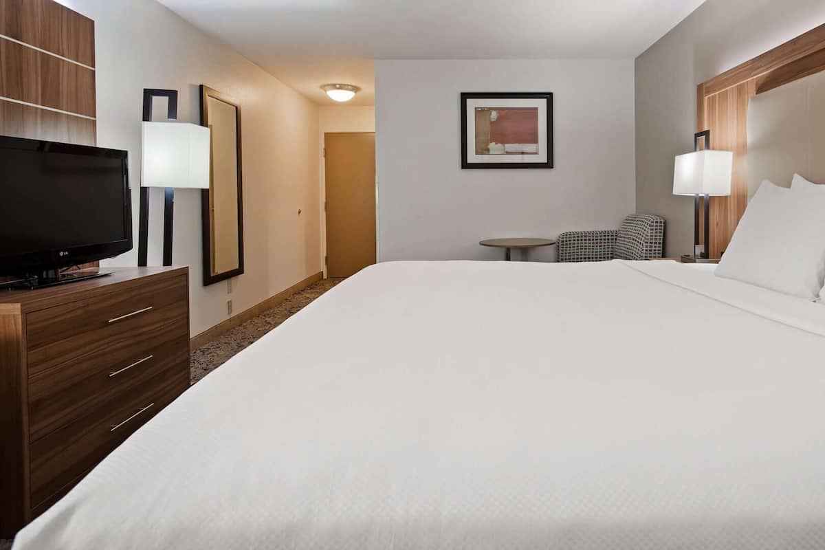 Ropa de cama de alta calidad, camas con pillow-top y escritorio